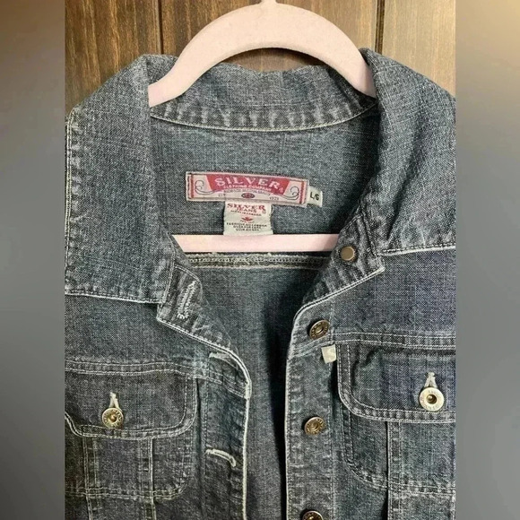 RARE FIND Vintage-Y2K Silver Jeans Denim Jacket. Size: Large - Picture 4 of 14